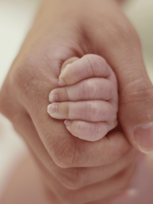Farmácia indenizará por negar licença-maternidade a empregada adotante