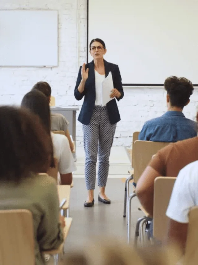 Escola é condenada a indenizar professora por fala racista de colega